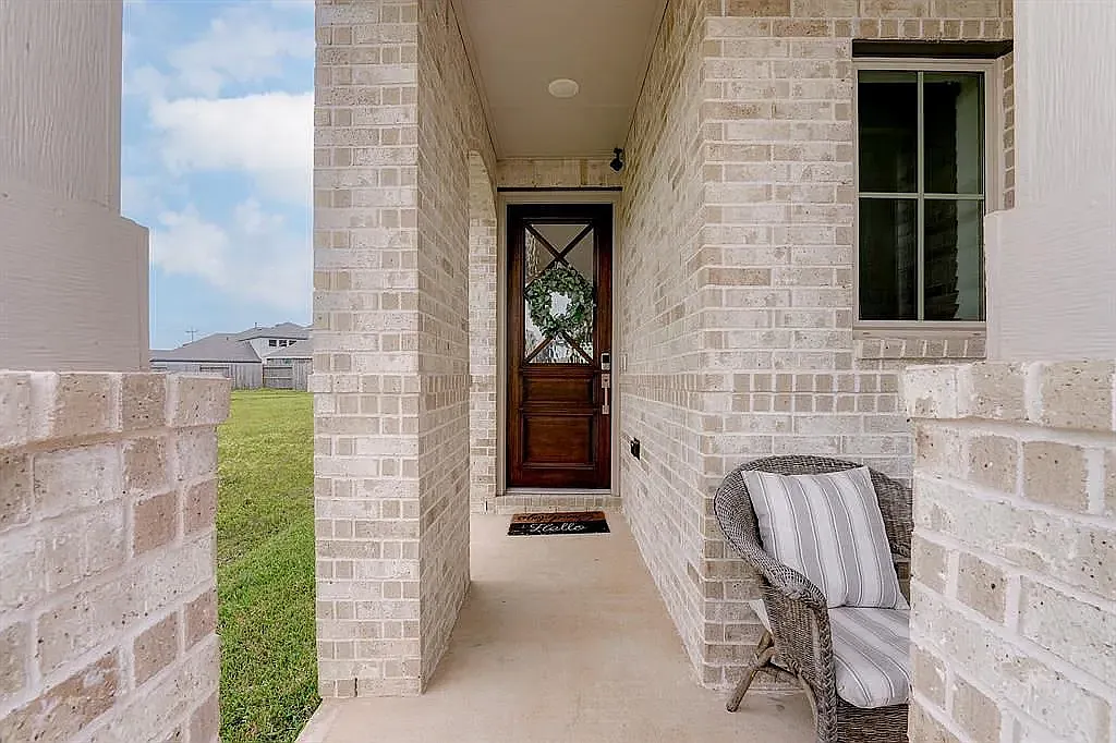 Secure entryway - 13110 Cobalt Cove Ct