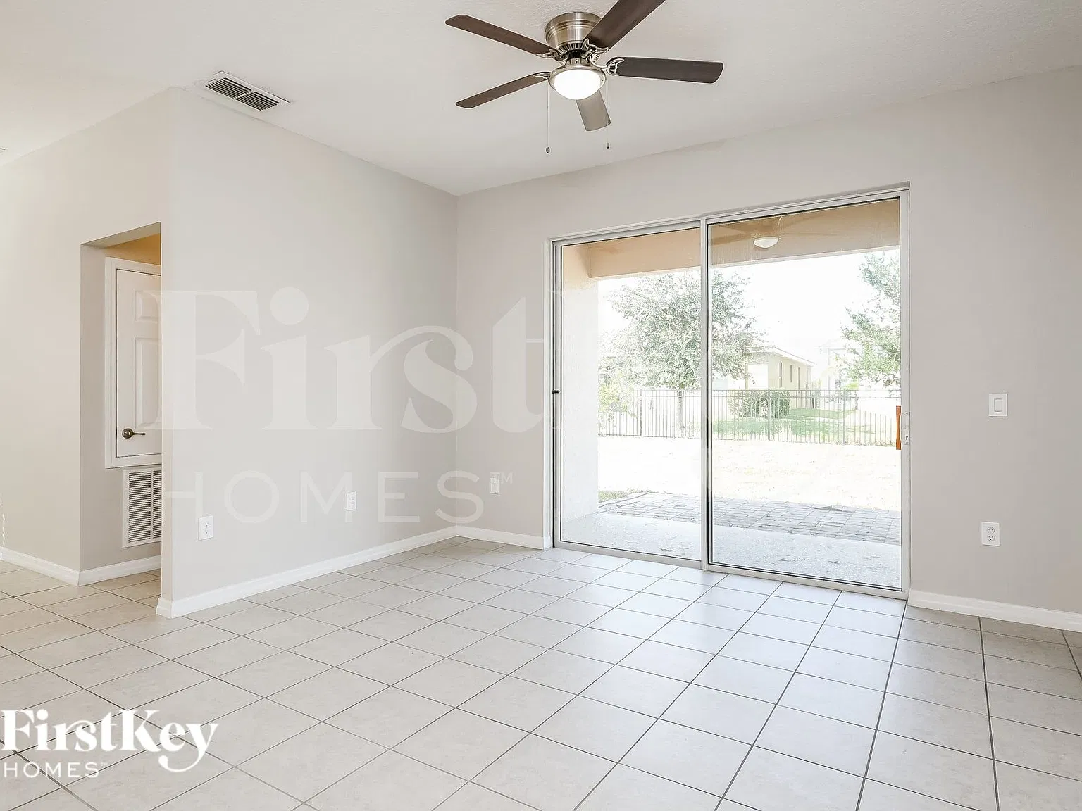 4 bed, 2.0 bath, 1814 sqft, $2,655 — Photo 3