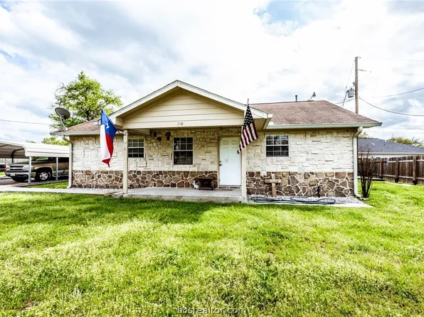 210 N Tammye Ln, Madisonville, TX 77864