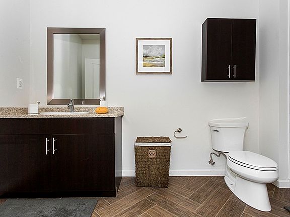 5th image of 248 N Columbus Blvd #302