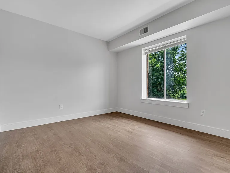 Ambassador Apartments — Photo 19