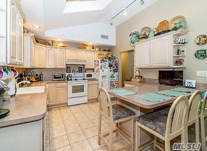 4th image of 209 Abbington Ct