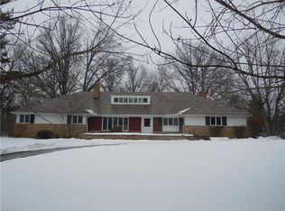 4939 Clubside Rd, Lyndhurst, OH 44124