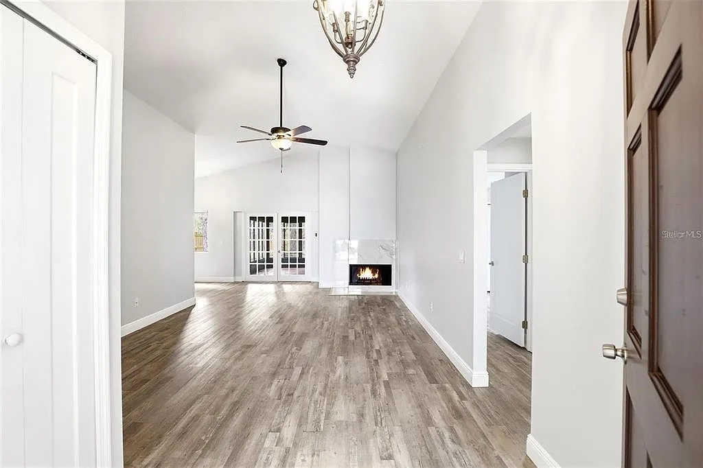 3 bed, 2.0 bath, 1554 sqft, $2,450 — Photo 2