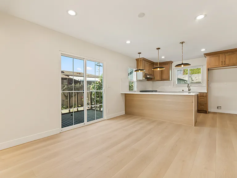 9716 Felton Ave — Photo 6