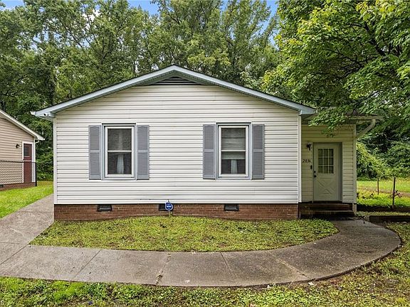 3rd image of 2036 Willow Rd