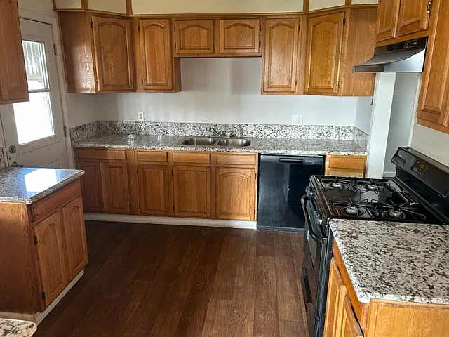 3 bed, 1064 sqft, $1,700 — Photo 4