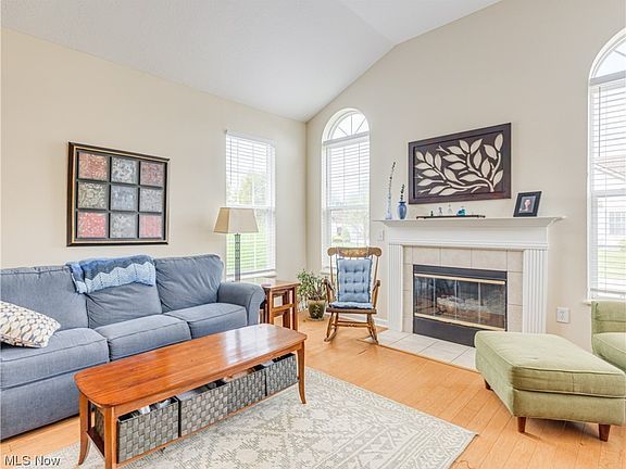 5th image of 611 Crossings Cir