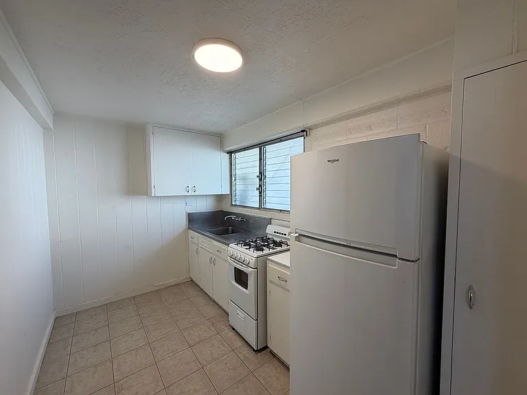 2750 Date St — Photo 3