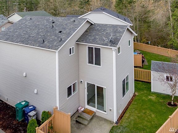 3rd image of 9415 Hancock Ave SE