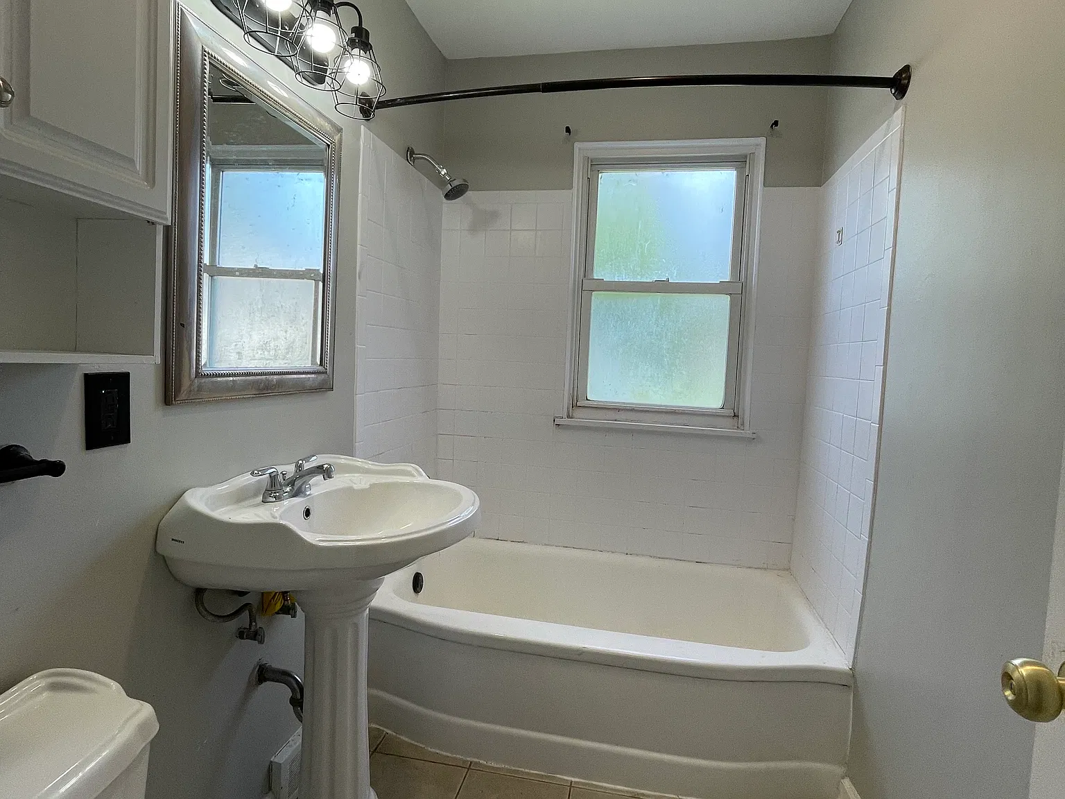 3 bed, 838 sqft, $1,700 — Photo 2
