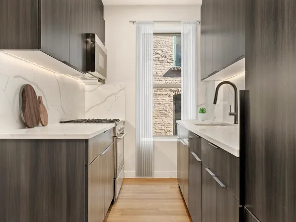 229 East 21st Street image 2 of 8