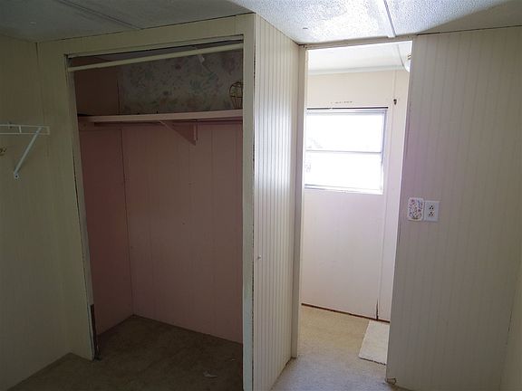 4th image of 10592 Seneca Ave