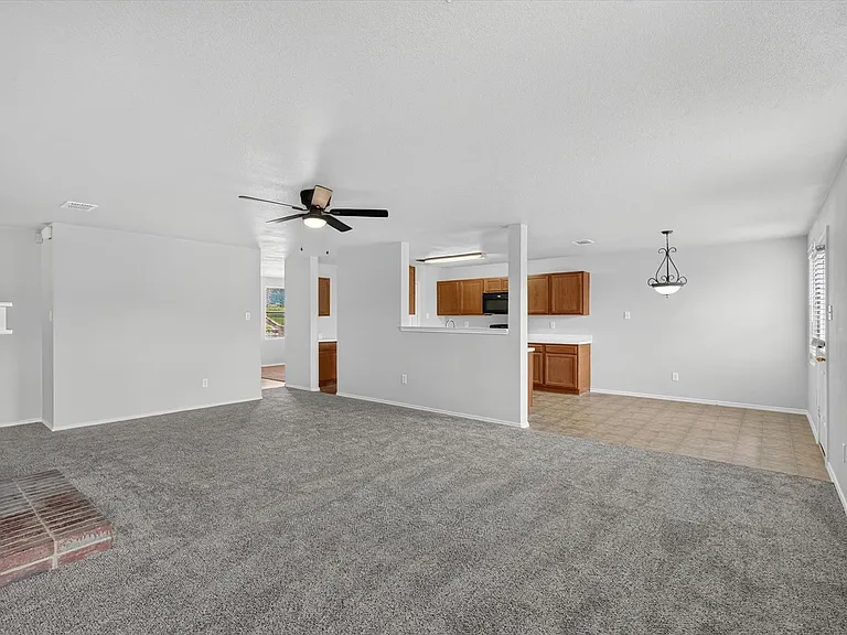 2805 Cameron Way — Photo 6