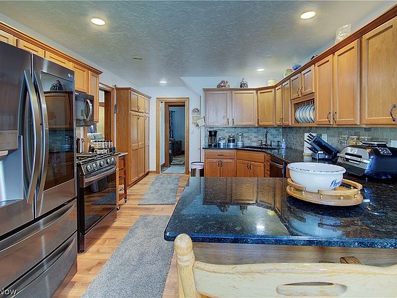 5th image of 17436 Woodford Ave
