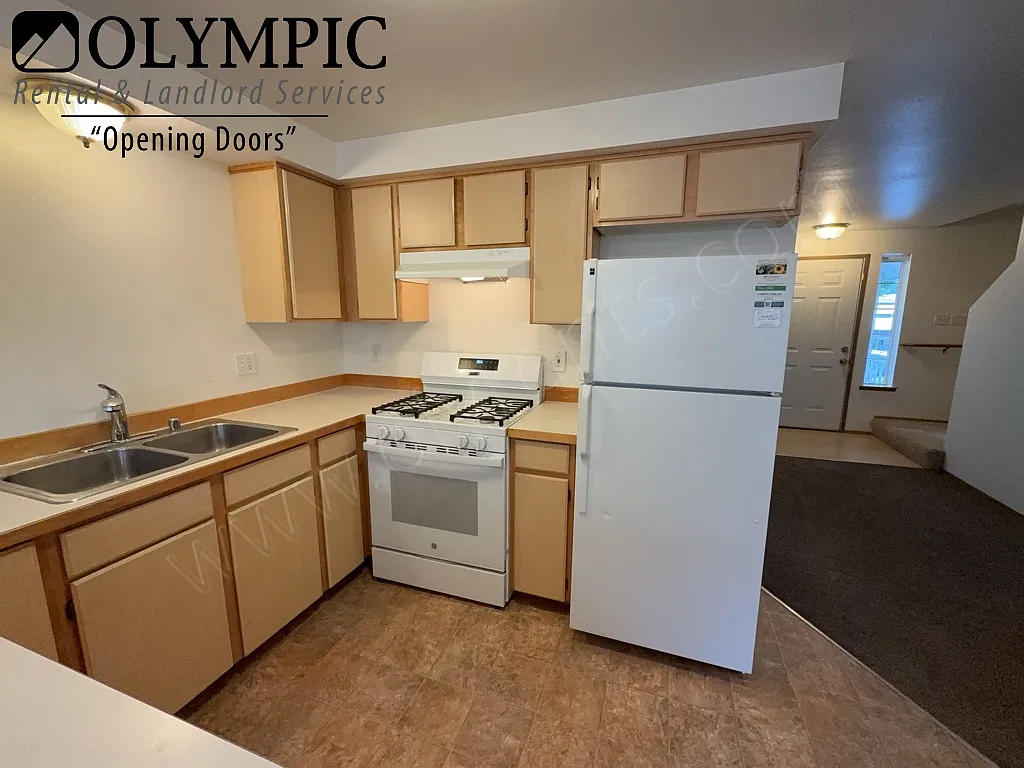3 Bedroom, 2.5 Bath Townhouse in Downtown Olympia! — Photo 4