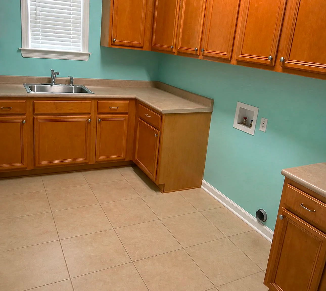 4 bed, 3300 sqft, $3,000 — Photo 3