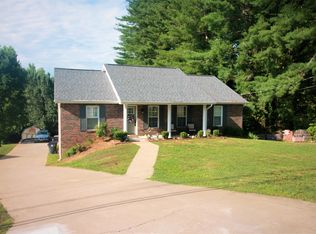 216 Hawkins Rd, Clarksville, TN 37040