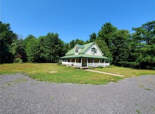 20127 Storrs Rd, Sackets Harbor, NY 13685