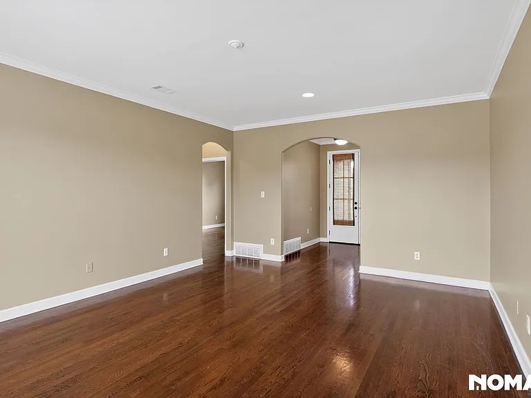 4886 Fox Springs Dr — Photo 10