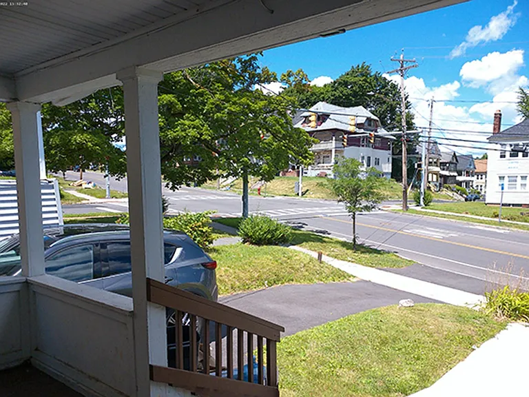2406 E Genesee St — Photo 2