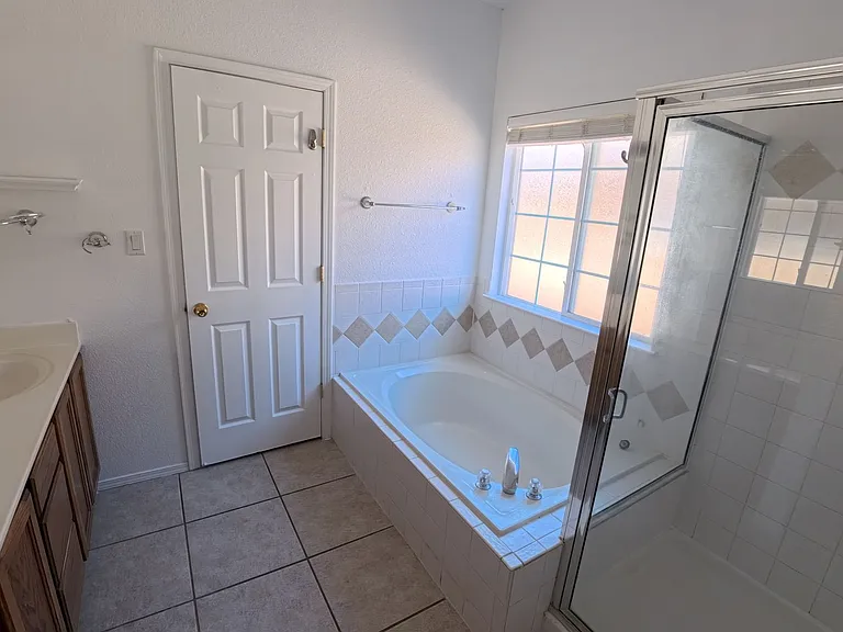 7240 Boxwood Ave NE — Photo 12
