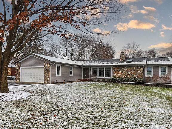 3rd image of 470 Oxford Ln
