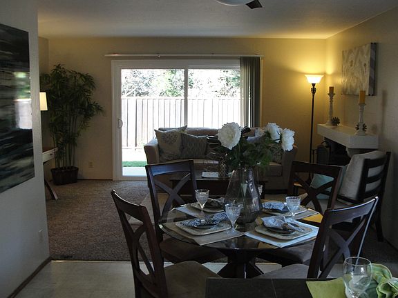 5th image of 1271 Branham Ln