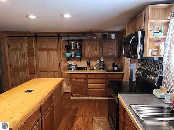 4th image of 5611 E Shore Dr NE