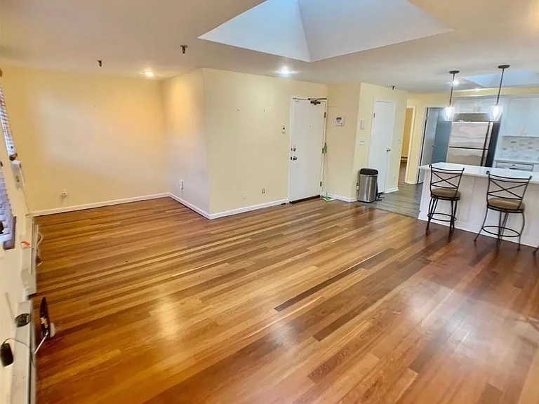 84 Monroe St #4 — Photo 8