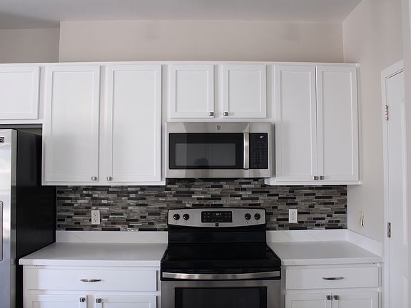 3rd image of 10176 Park Meadows Dr