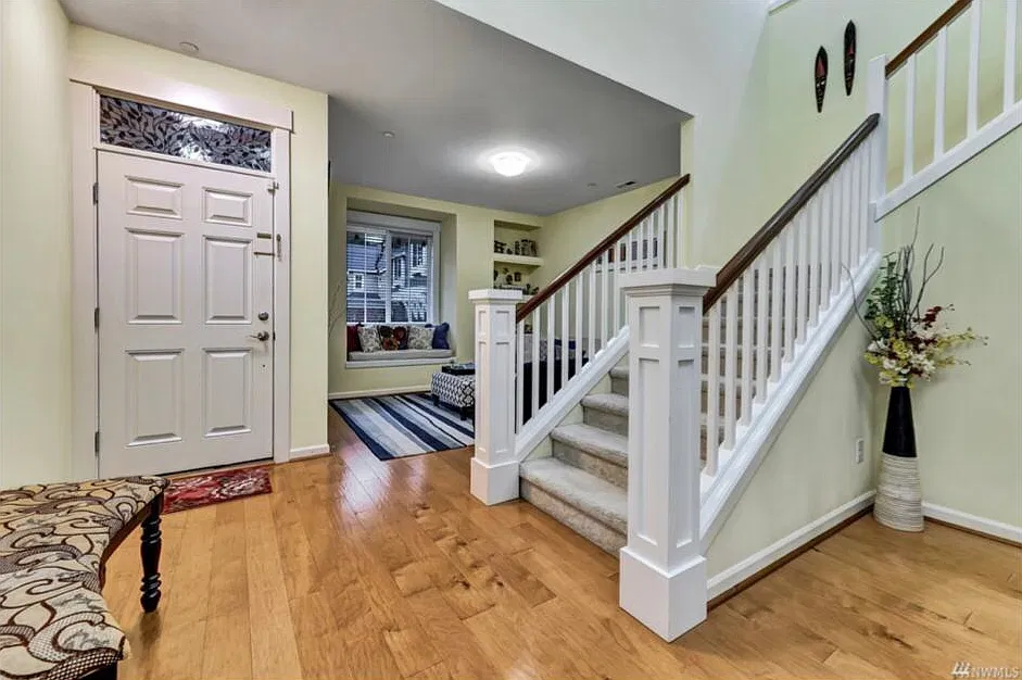 5 bed, 2937 sqft, $4,350 — Photo 2