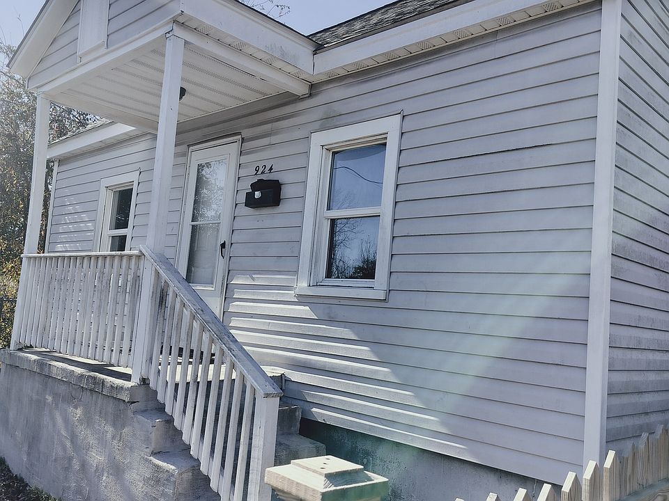 1st image of 924 S 8th St