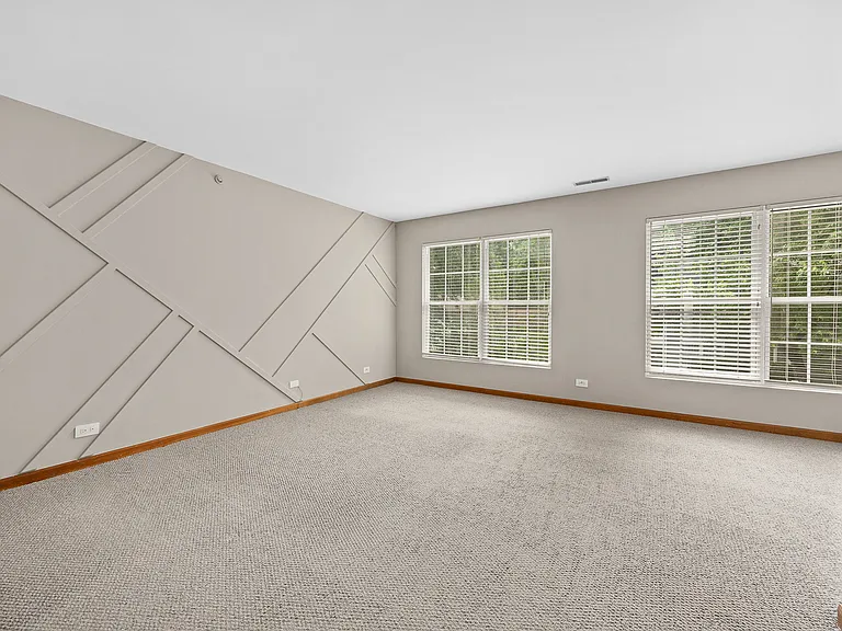5S560 Paxton Dr #2H — Photo 13