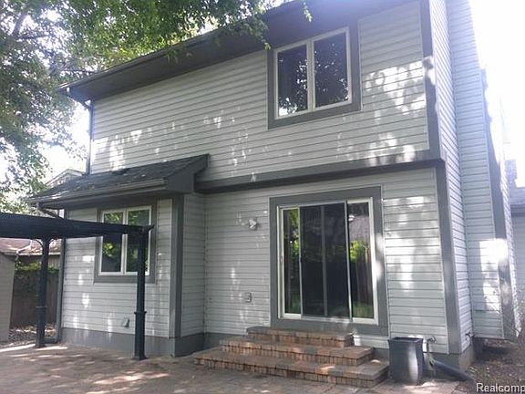 3rd image of 975 Charest Ave