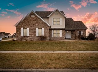 24 Cobblestone Ln, Minier, IL 61759
