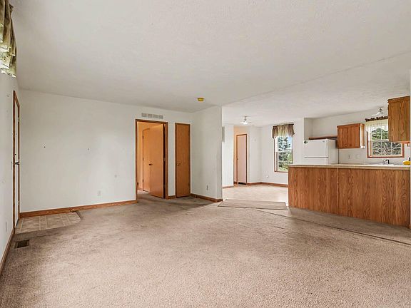 4th image of 4630 West St