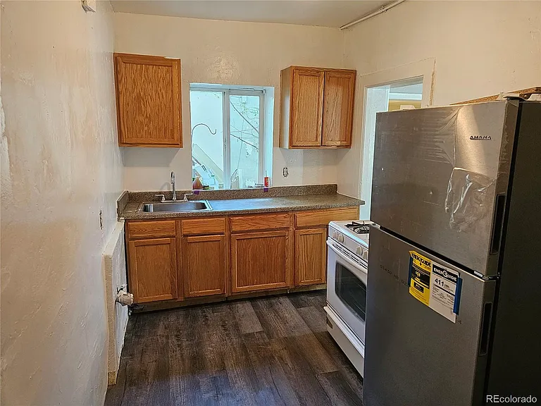 738 W 4th Ave — Photo 4