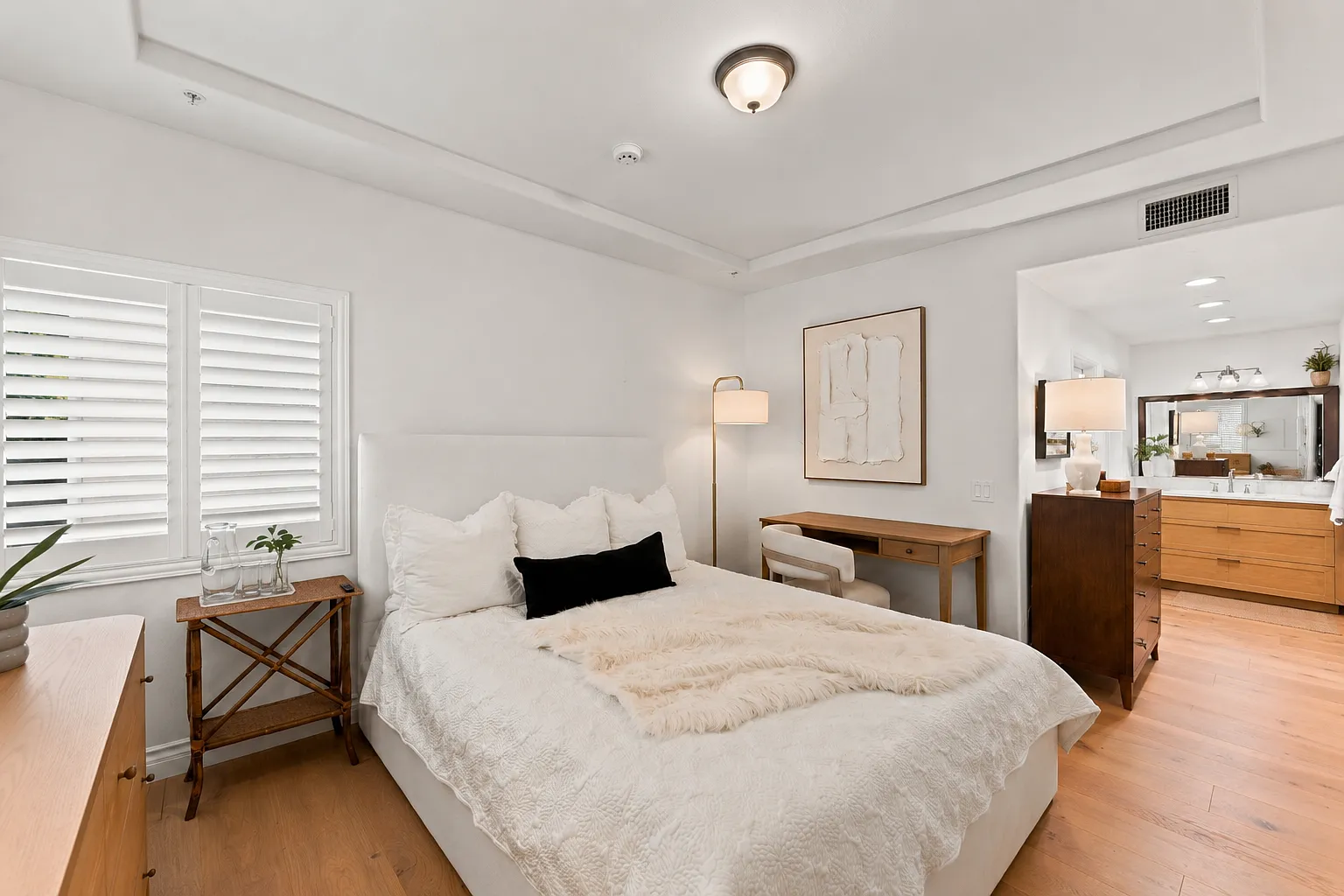Whitsett Ave, Studio City — Photo 2