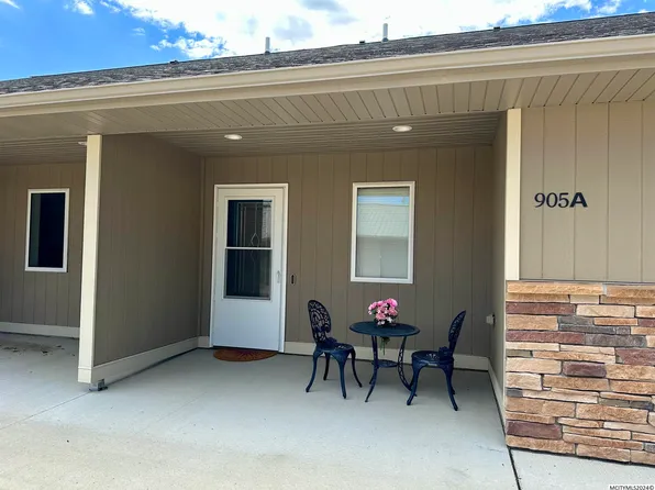905A 3rd Ave S, Clear Lake, IA 50428