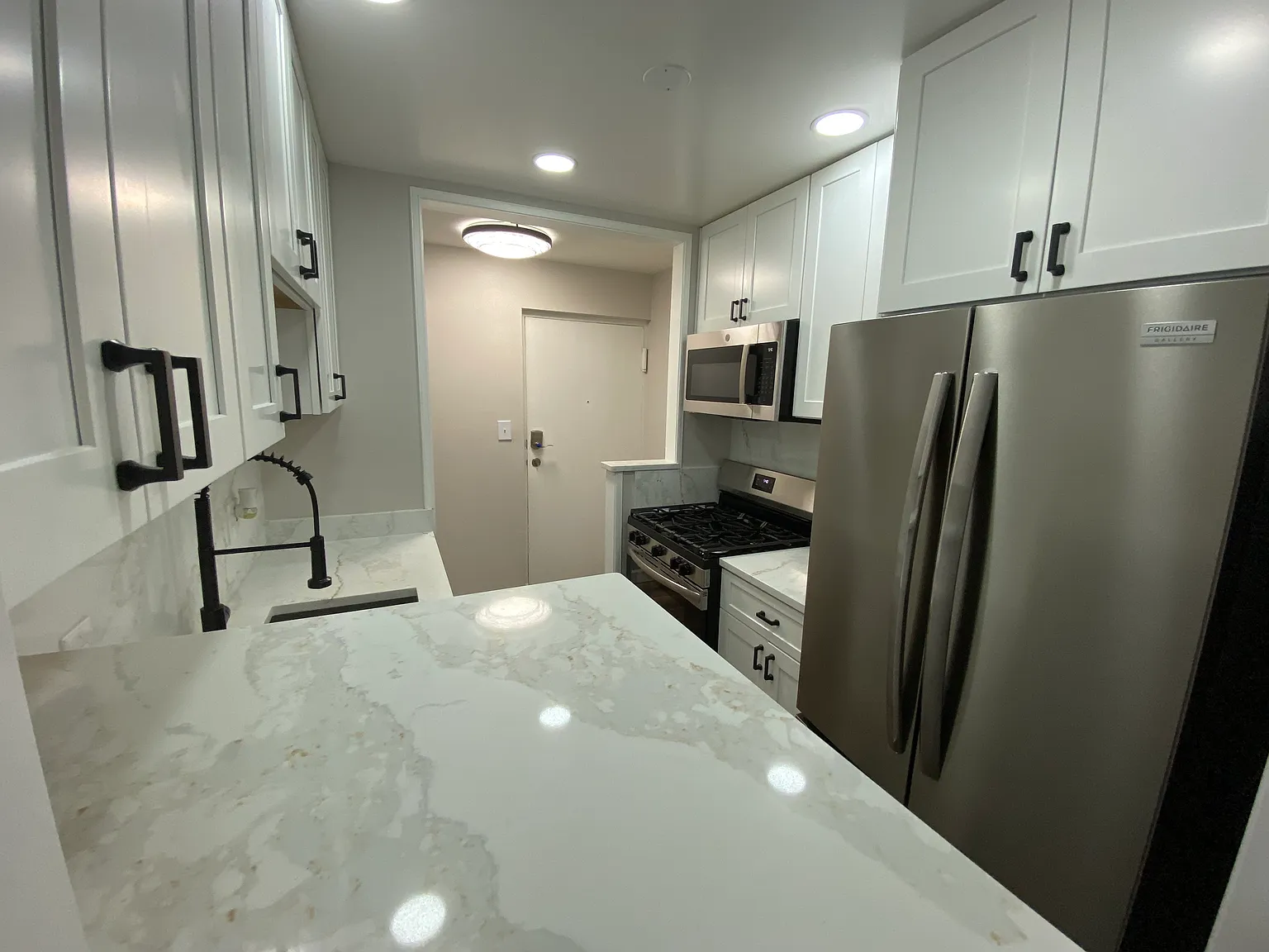 2 bed, 977 sqft, $2,350 — Photo 1