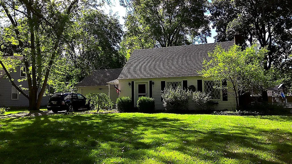 1242 Somerset Ln photo 1