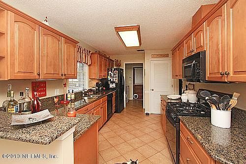 5th image of 733 Geneva Ct
