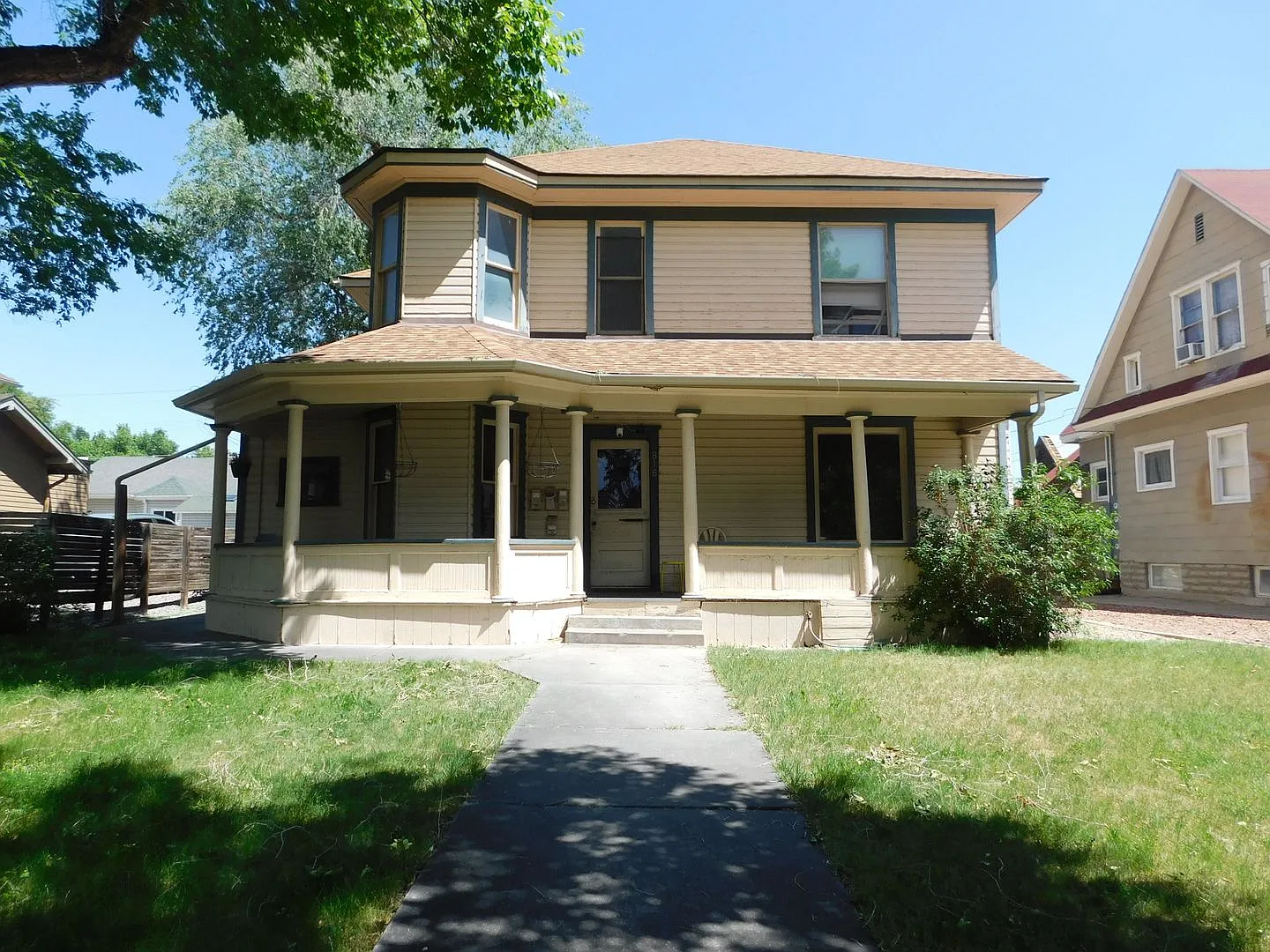 816 Grand Avenue — Photo 1