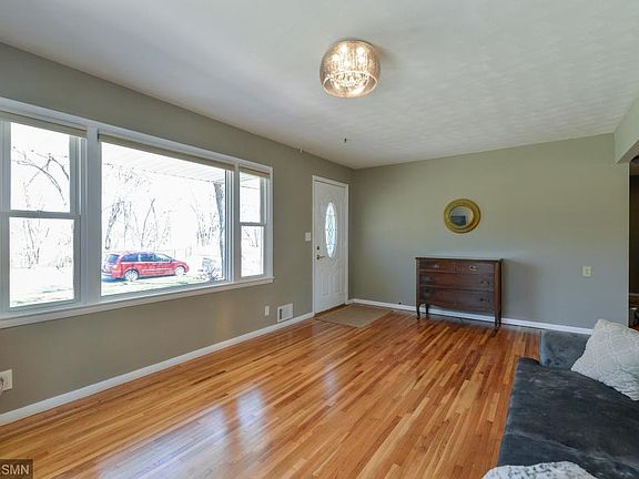 3rd image of 332 Meadow Ln