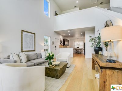516 E Slaughter Ln APT 404, Austin, TX, 78744