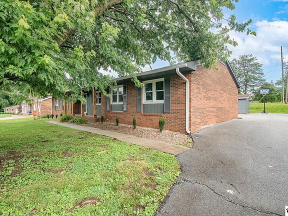 4th image of 149 NW Barbara Cir