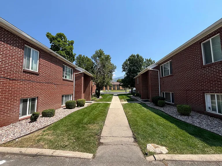 943-971 Chapel Dr — Photo 50