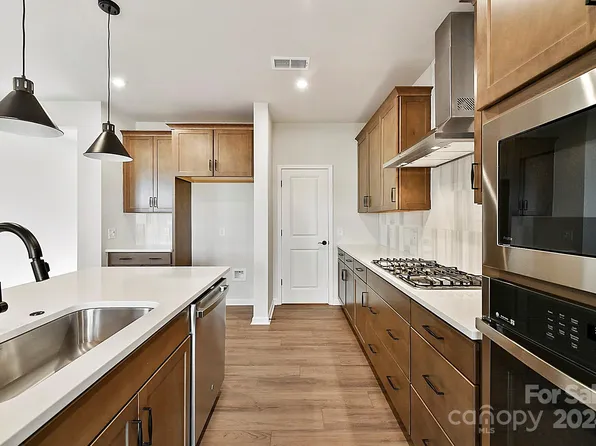 1016 Briar Well St, Mint Hill, NC 28227