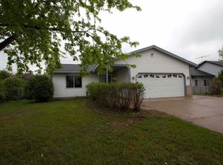 609 Dogwood St SW, Isanti, MN 55040